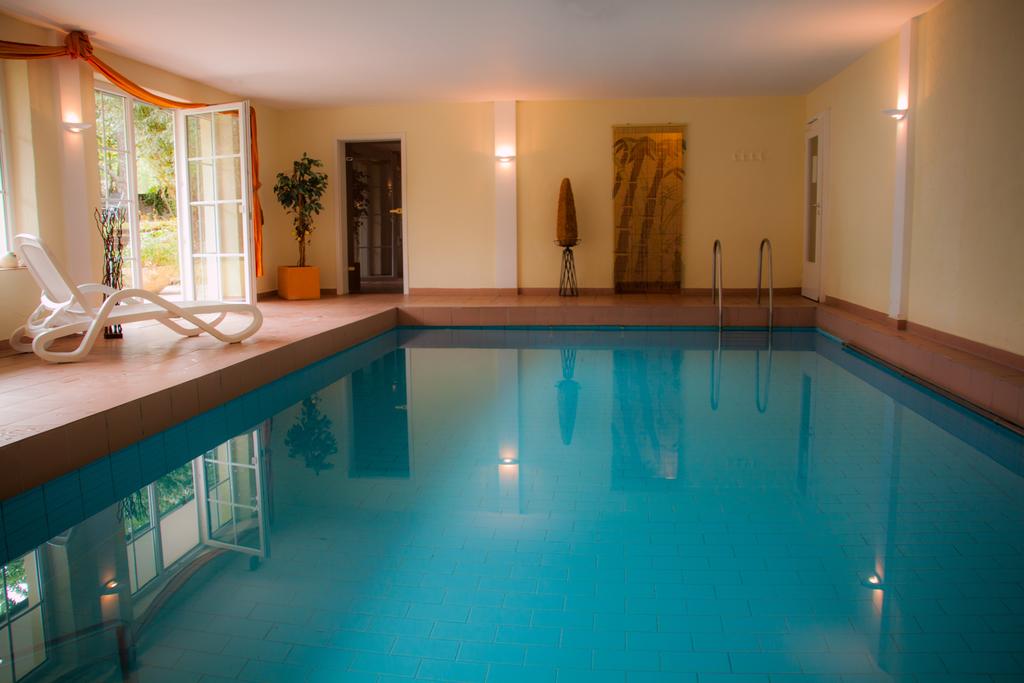 Schwimmbad im Hotel Landhaus Waldesruh in Lauterbad - Wellness und Wandern im Schwarzwald
